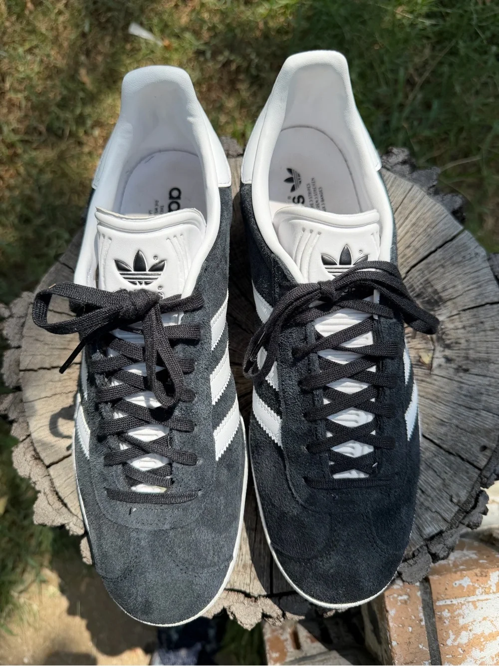 Adidas Gazelle Black Suede Sneakers w/White Stripes Size 9 excellent clean cond
